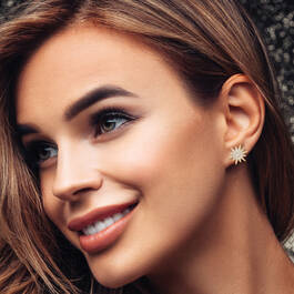 2024 Earrings 11782 0027 m model