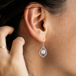 DIGITAL 1ST CONTEMPORARY PEARL EARRINGS 11730 0012 m model