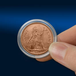 Britannia Pence of the 20th Century 11689 0013 h hand