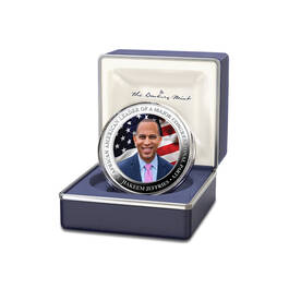 The Hakeem Jeffries Silver Bullion Commemorative 11455 0015 a display