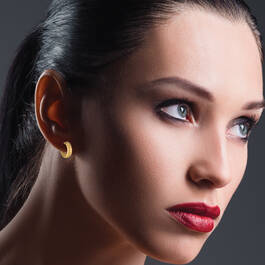 THE 14KT GOLD CHEVRON HOOPS 11414 0015 m model