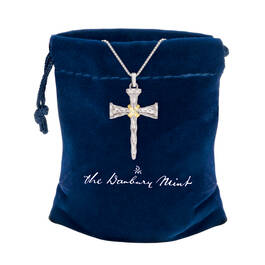 The Diamond Nail Cross 10264 0018 g gift pouch