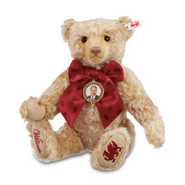 The Steiff Prince of Wales Bear 11553 0016 b angle